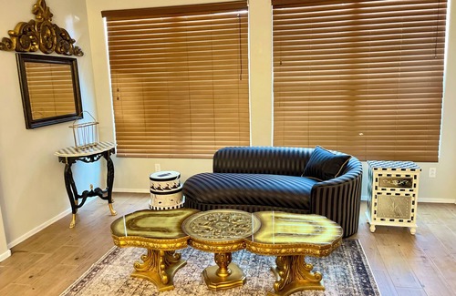 Sunset Farms House | Royalty in Black & White w/Pool, 11 BED & Games & Events Allowed