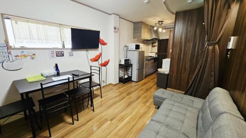 Ukyo Ward Apartment | Royce Hanazono