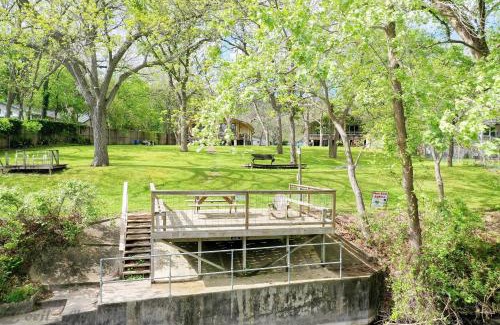 New Braunfels House | RR 9084BC Bluebonnet Cabin