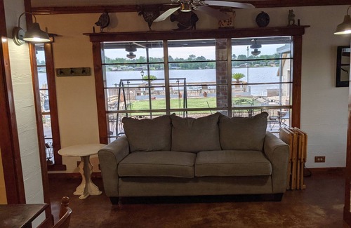 Oscar House | Rubies on the River- large yard, private pier, great for couples and families