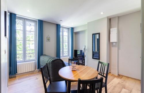 2nd Arrondissement Apartment | Ruby
