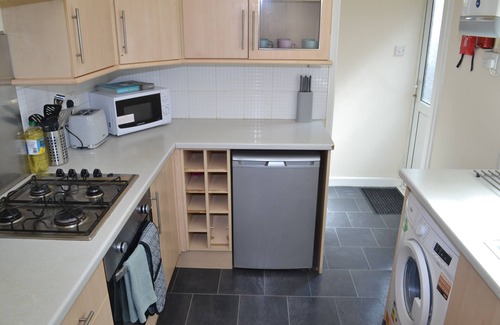 Maidstone House | ★Ruby Retreat★ Entire House★ WiFi★ 4 Bed★ Garden★
