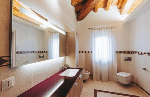 Badia Calavena Bed & Breakfast | Ruby, room with bathroom.Villa Riva, tranquility,at the foot of the Little Dolomites.
