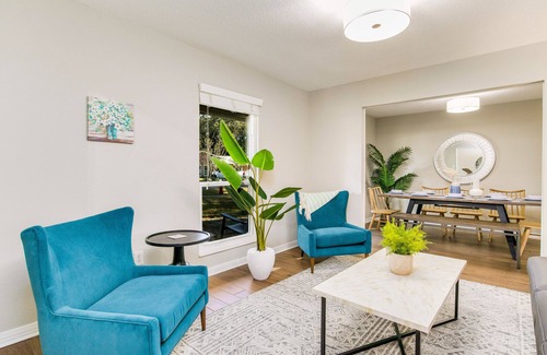 North Northwest Pensacola House | Ruby's Retreat - 🐶Dog Friendly, 🔌EV Charger, near UWF