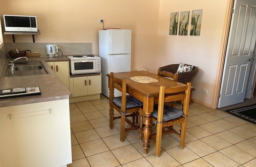 Rubyvale Hotel | Rubyvale Motel & Holiday Units - An Adults Only Getaway