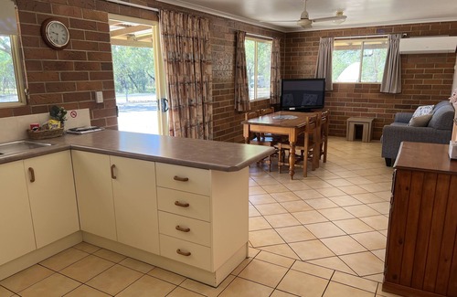 Rubyvale Hotel | Rubyvale Motel & Holiday Units - An Adults Only Getaway