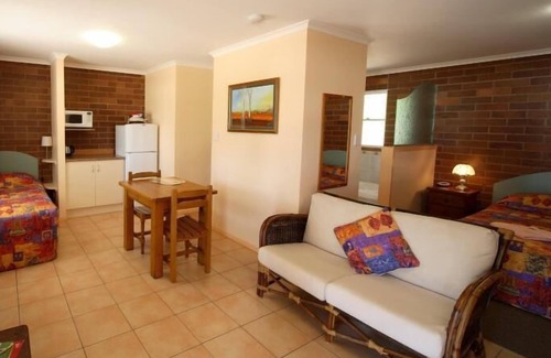 Rubyvale Hotel | Rubyvale Motel & Holiday Units - An Adults Only Getaway