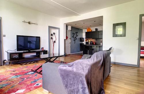 Colombier - Champ de Mars Apartment | Rue d'Isly