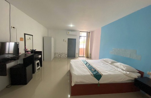 Warin Chamrap Apartment | Ruen Bua resident