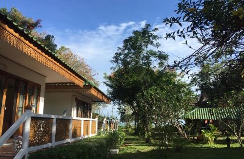 Chakphong Resort | Ruen Thai Rim Haad