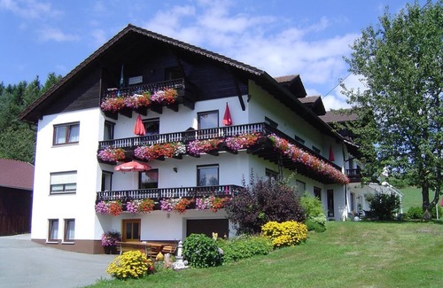 Viechtach Apartment | Ruhig gelegene FeWo (40m2) mit Balkon