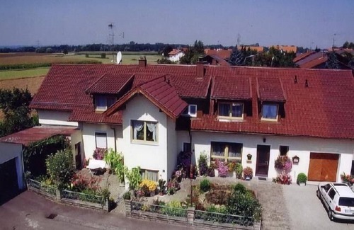 Bad Fuessing Apartment | Ruhig gelegene Wohnung mit großzügiger Terrasse und Wintergarten