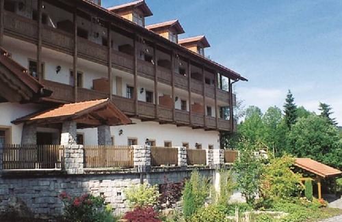 Schwarzenbach Apartment | Ruhige Ferienwohnung (84qm) mit schönem Balkon und Gartenblick