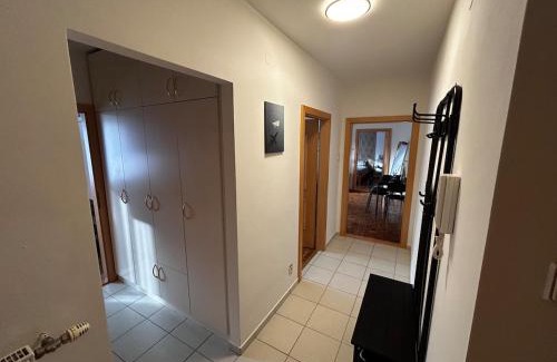 Sankt Polten Apartment | Ruhige, klimatisierte Wohnung nahe Zentrum & Bahnhof