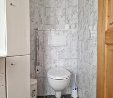 Waging am See Apartment | Ruhige Lage - 7 Betten - 2 WC - USt ausweisbar - Netflix - YouTube Premium - Bosch Waschmaschinen und Wäschetrockner