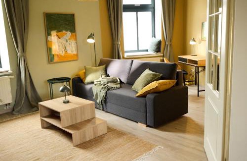 Schwerin Apartment | Ruhige zentrale 2 Zimmer Wohnung mit Balkon in Schwerin