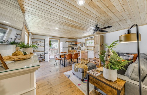 Ruidoso Cabin | Ruidoso Cabin Rental w/Hot Tub: Walk to Main!