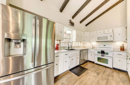 Ruidoso House | Ruidoso Vacation Rental w/Spacious Deck