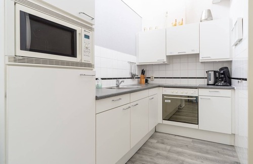 Nes Apartment | Ruim en Rustig Gelegen Appartement op 300 Meter van Strand, Zee, bos en Duinen