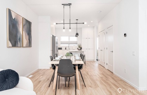 Leduc County House | RUISSEAU - Sleeps 8 - 3.5 baths