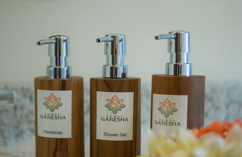 Penestanan House | Rumah Ganesha-Twin bedroom with tropical serenity in the ubud center