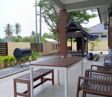 Kampung Pagar Besi House | Rumah Layar