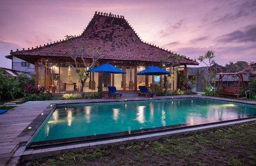 Mengwi Villa | Rumah Tyang Mengwi: located in the midst of a rice paddy — just north of Canggu!