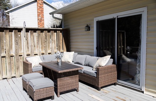 Saratoga Springs House | Run For The Pool Saratoga! Relax, unwind play pool or take a dip!