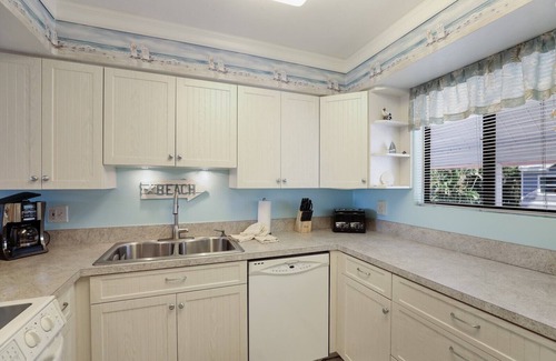 Bradenton Beach Condo | Runaway Bay 212 by Duncan Real Estate