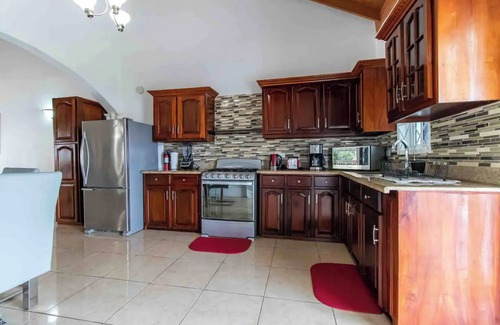 Runaway Bay Apartment | Runaway Bay Gem