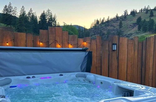 Okanagan-Similkameen Cabin | Runaway Express Coach