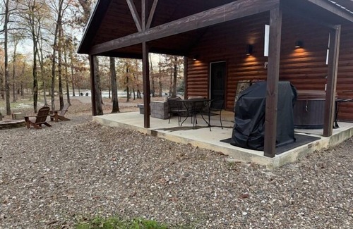 Hochatown Cabin | Runaway Rabbit: 1BR, 1 Bath, Sleeps 2