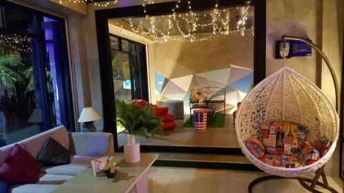 Ban Bang Saen Hotel | RungRoj Panich Hotel