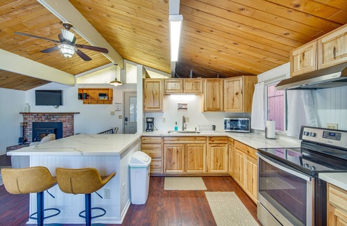 Arrowbear Lake Cabin | Running Springs Rental: 1 Mi to Arrowbear Lake!