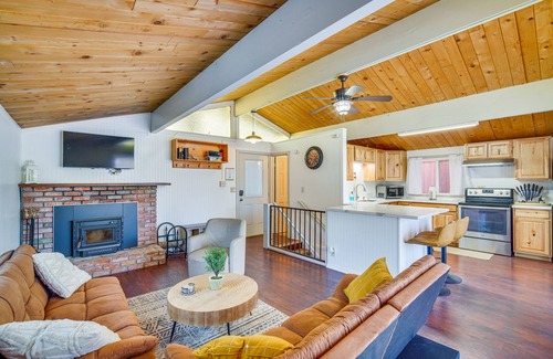Arrowbear Lake Cabin | Running Springs Rental: 1 Mi to Arrowbear Lake!