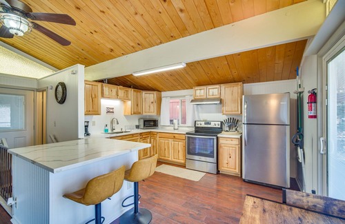 Arrowbear Lake Cabin | Running Springs Rental: 1 Mi to Arrowbear Lake!