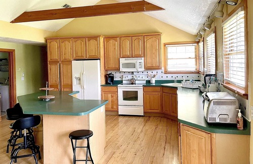 Gasport House | Rural 4 bedroom stay!