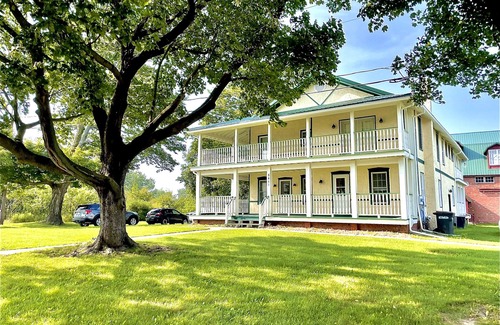 Gasport House | Rural 4 bedroom stay!