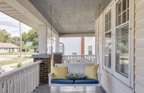 Biggsville Cottage | Rural Biggsville Vacation Rental w/Porch
