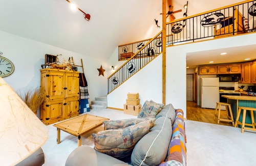 Hoodsport House | Rural, dog-friendly home with loft, deck, firepit, private grill, and game room