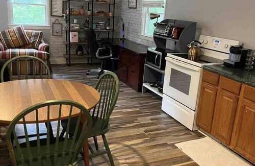 Sunset Road Apartment | Rural fun close to everything in Charlotte
