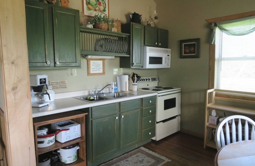Bottineau House | Rural Getaway at Homestead Lodge