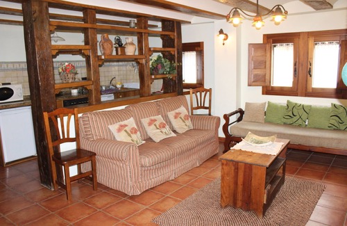 Argote Cottage | Rural house (full rental) Villages of Treviño for 17 people