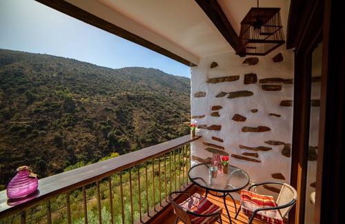 Laroya Cottage | RURAL HOUSE "LA CASA EN REVÉS"