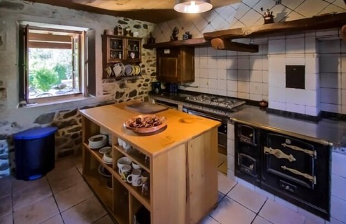 Codeseda Cottage | Rural Houses for 24 people with Pools and Spacious Garden