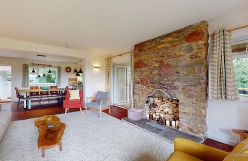 Littlehempston House | Rural renovated house with seasonal heated pool.