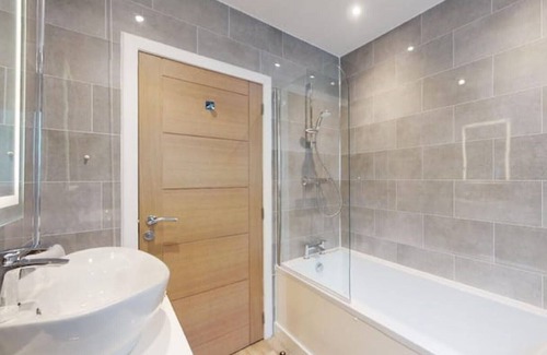 Littlehempston House | Rural renovated house with seasonal heated pool.