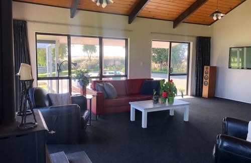 Kairanga House | Rural Stay On City Doorstep