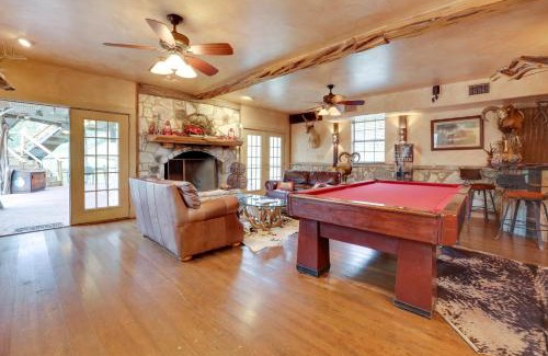 Tarpley Villa | Rural Texas Villa with Hot Tub - Horses Welcome!