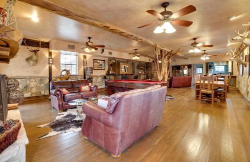 Tarpley Villa | Rural Texas Villa with Hot Tub - Horses Welcome!